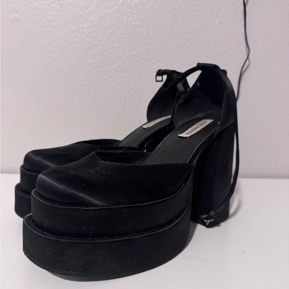 Elegant Black Platform Steve Madden